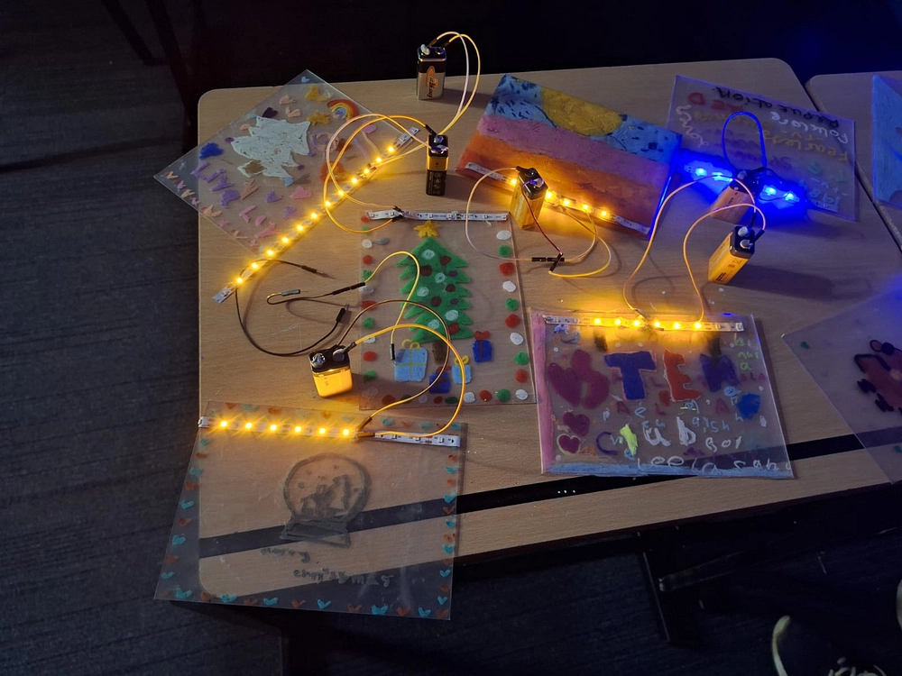 Light photo frames