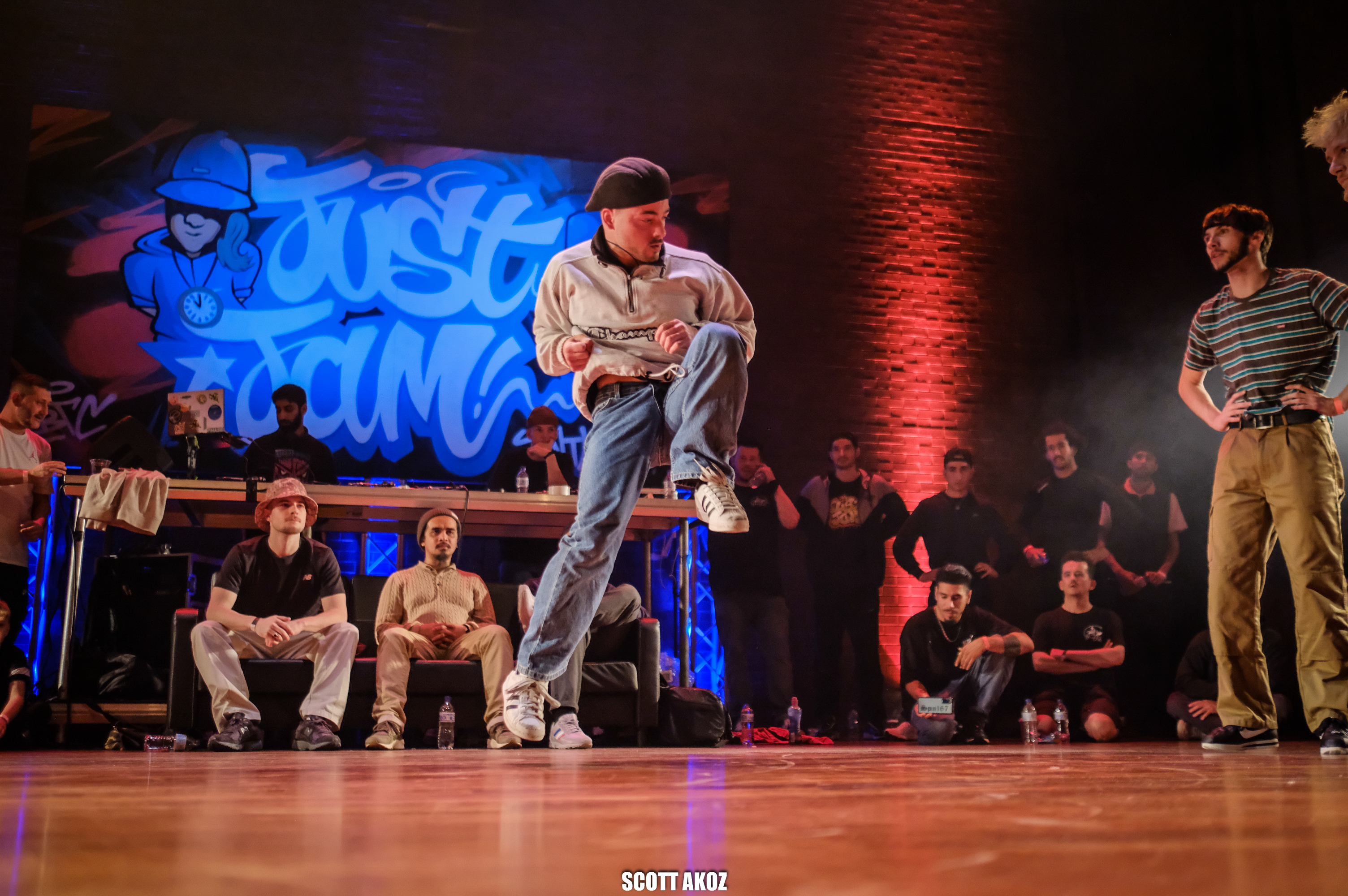 Breakdancing 4