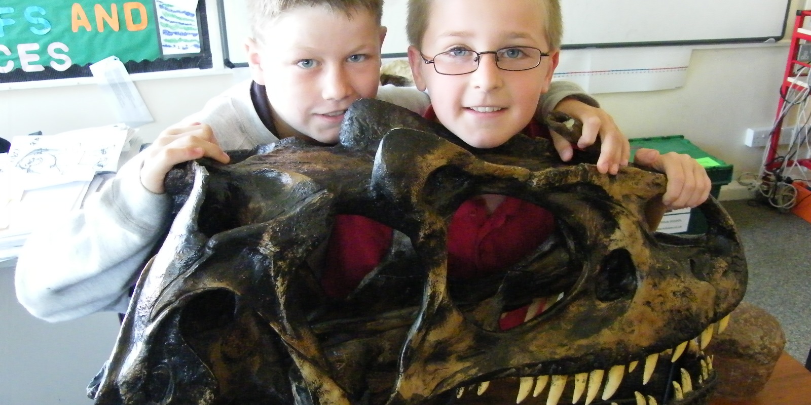 Children with the Dinostar Allosaurus skull