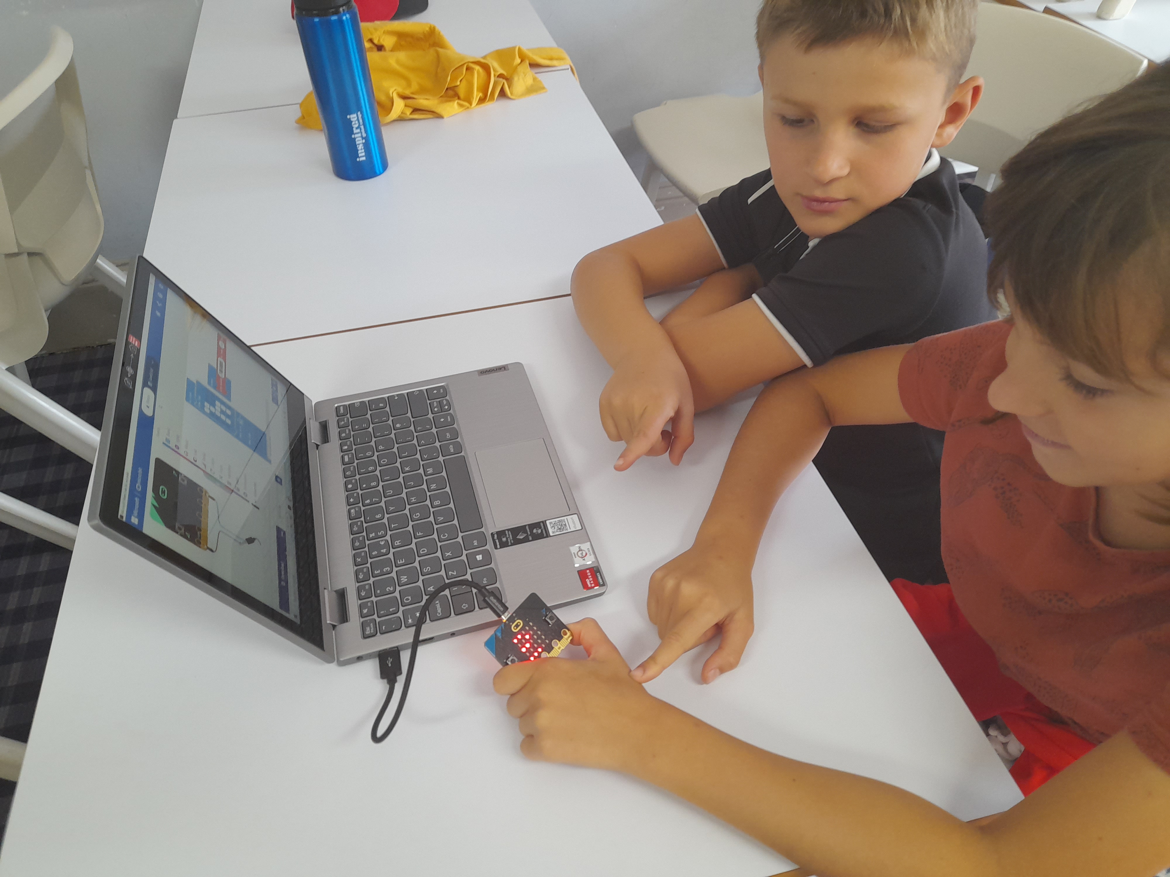Children Programming with Microbit